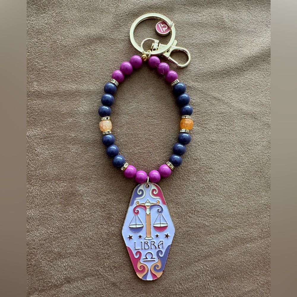 Zodiac Keychain - Picture 13 of 14